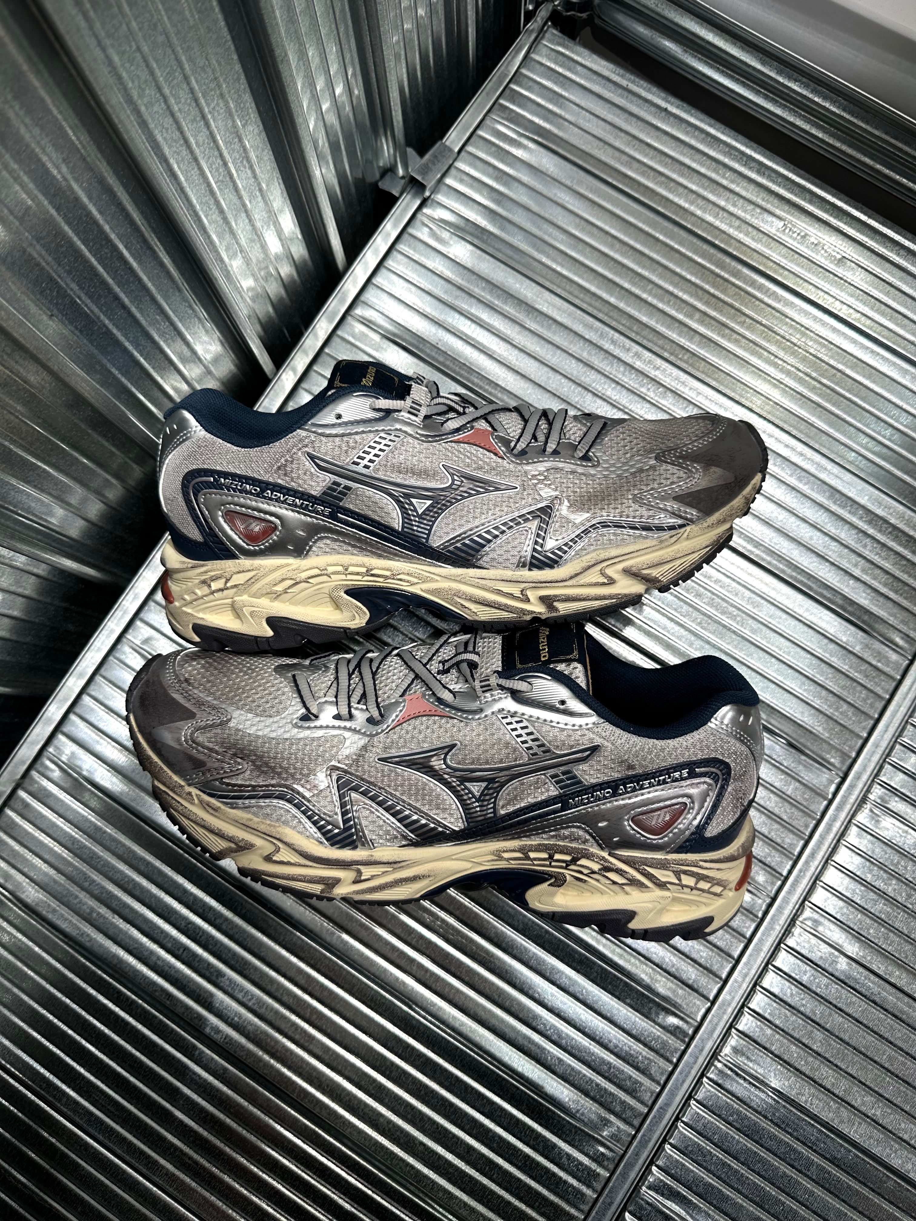 Mizuno Adventure - Silver Navy D1GH230106